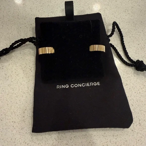 Ring Concierge Medium Fluted Hoops Gold - Picture 4 of 6